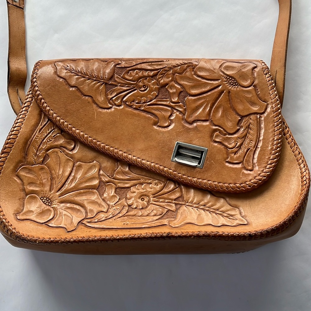 Vintage Tooled Unbranded Leather Purse